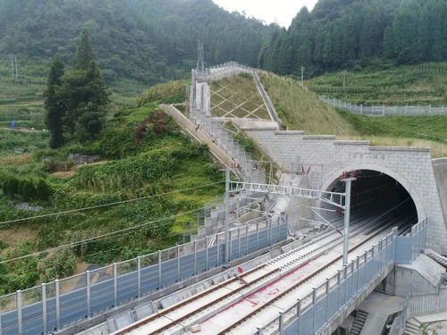 铁四院4-成贵铁路玉京山隧道.jpg
